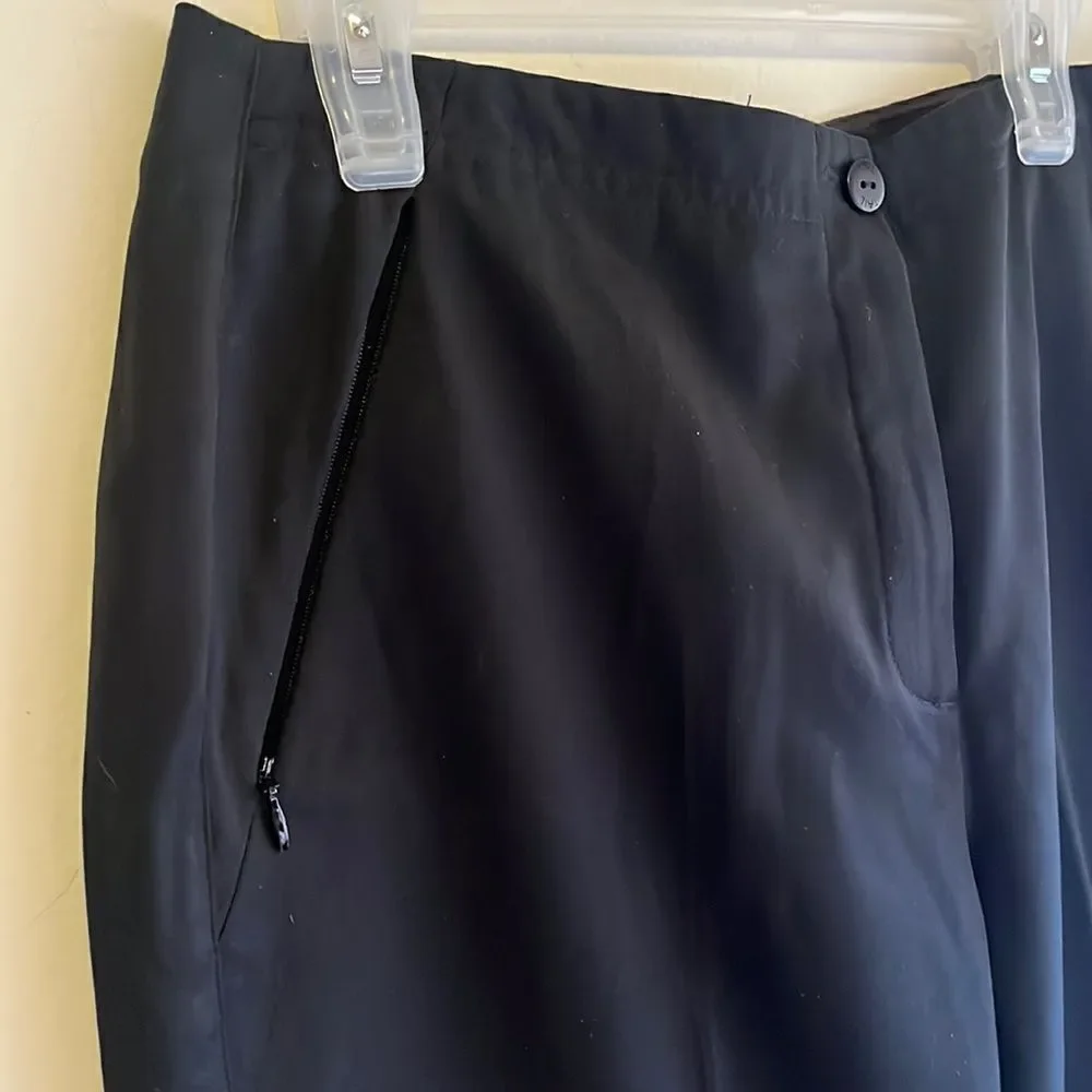 EXCELLENT CONDITION WOMEN’S SIZE 6 BLACK TAIL BERMUDA SHORTS